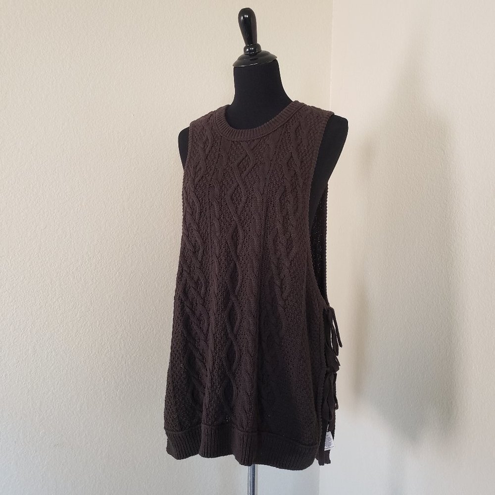 Romantics Sleeveless Sweater Cable Knit Oversized